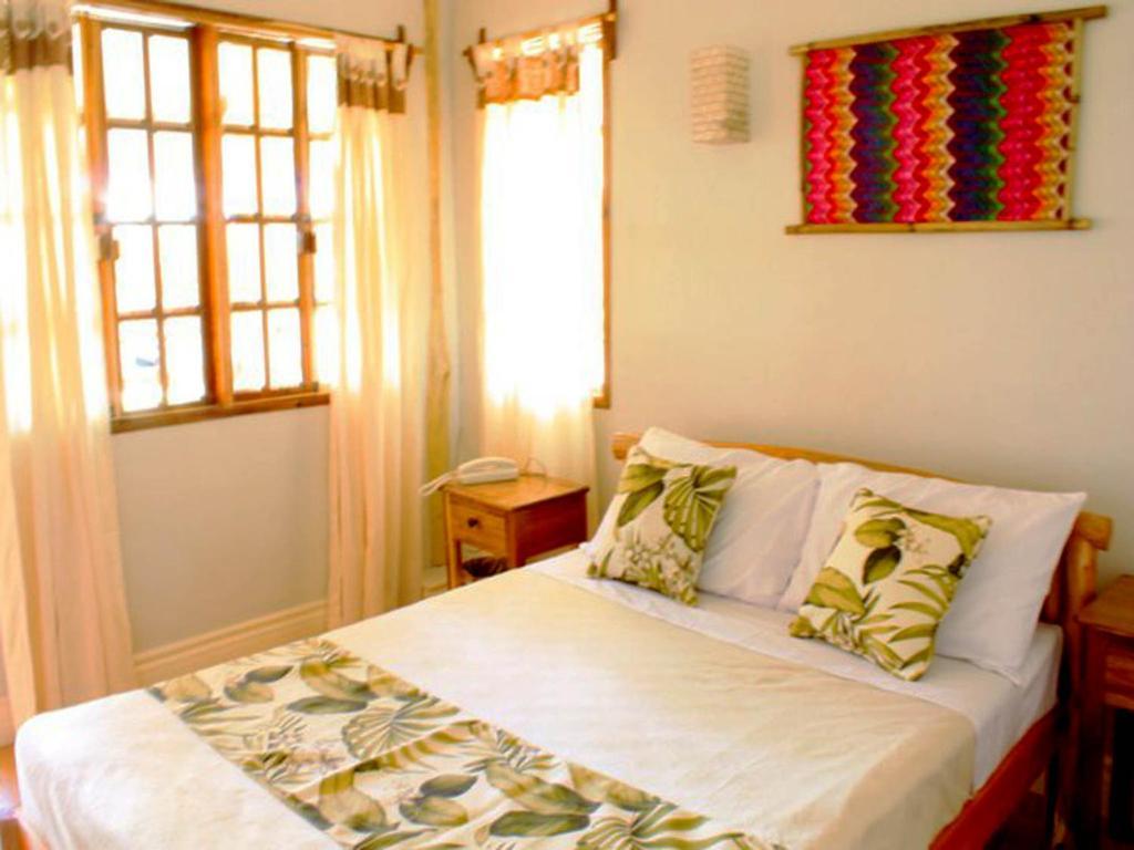 Palo Alto Bed & Breakfast Puerto Princesa Habitación foto